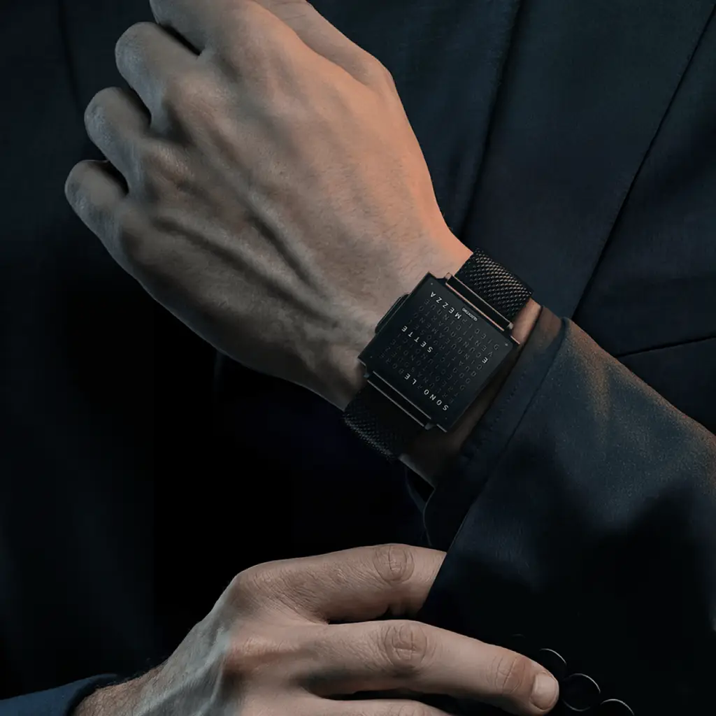 QLOCKTWO W BLACK STEEL Luxus Armbanduhr in Schwarz und Zeit in Worten