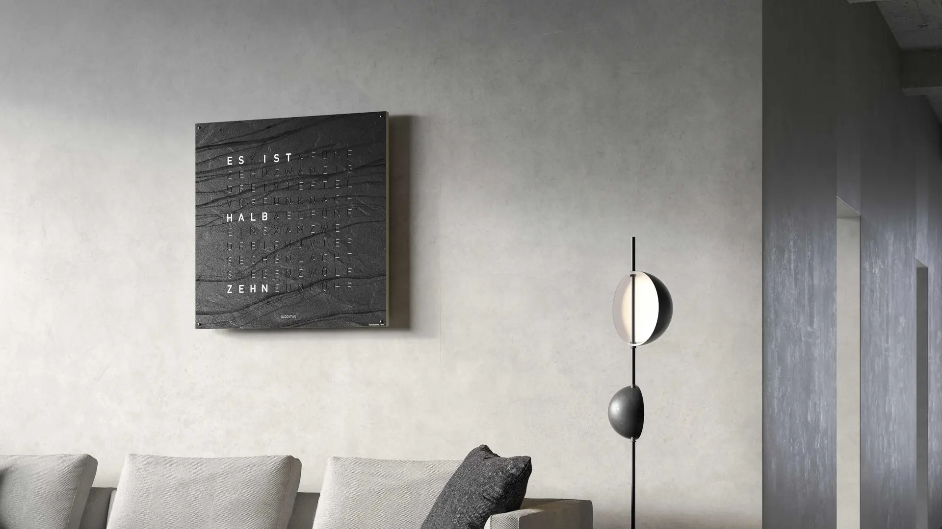 QLOCKTWO EARTH 90 CREATOR'S EDITION METAMORPHITE Design-Wanduhr mit Wortmatrix Anzeige in modernem Wohnraum