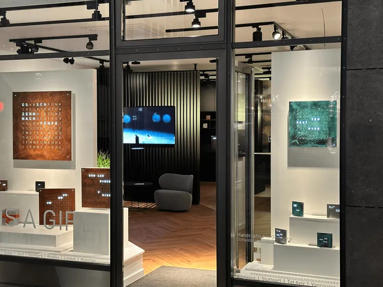 Store Stuttgart, QLOCKTWO Objekte